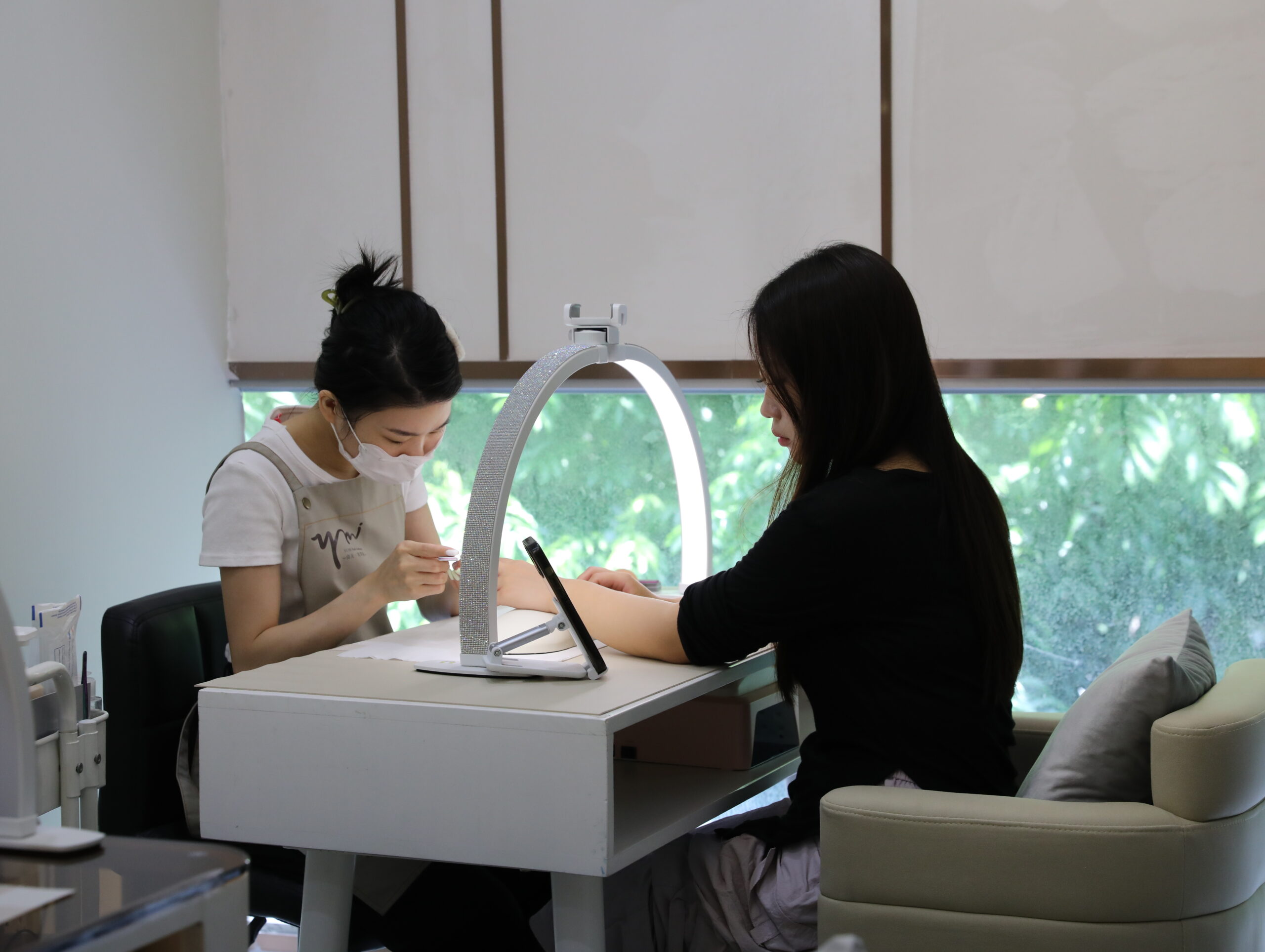 Minimalist LED beauty lamp complementing a modern salon workstation