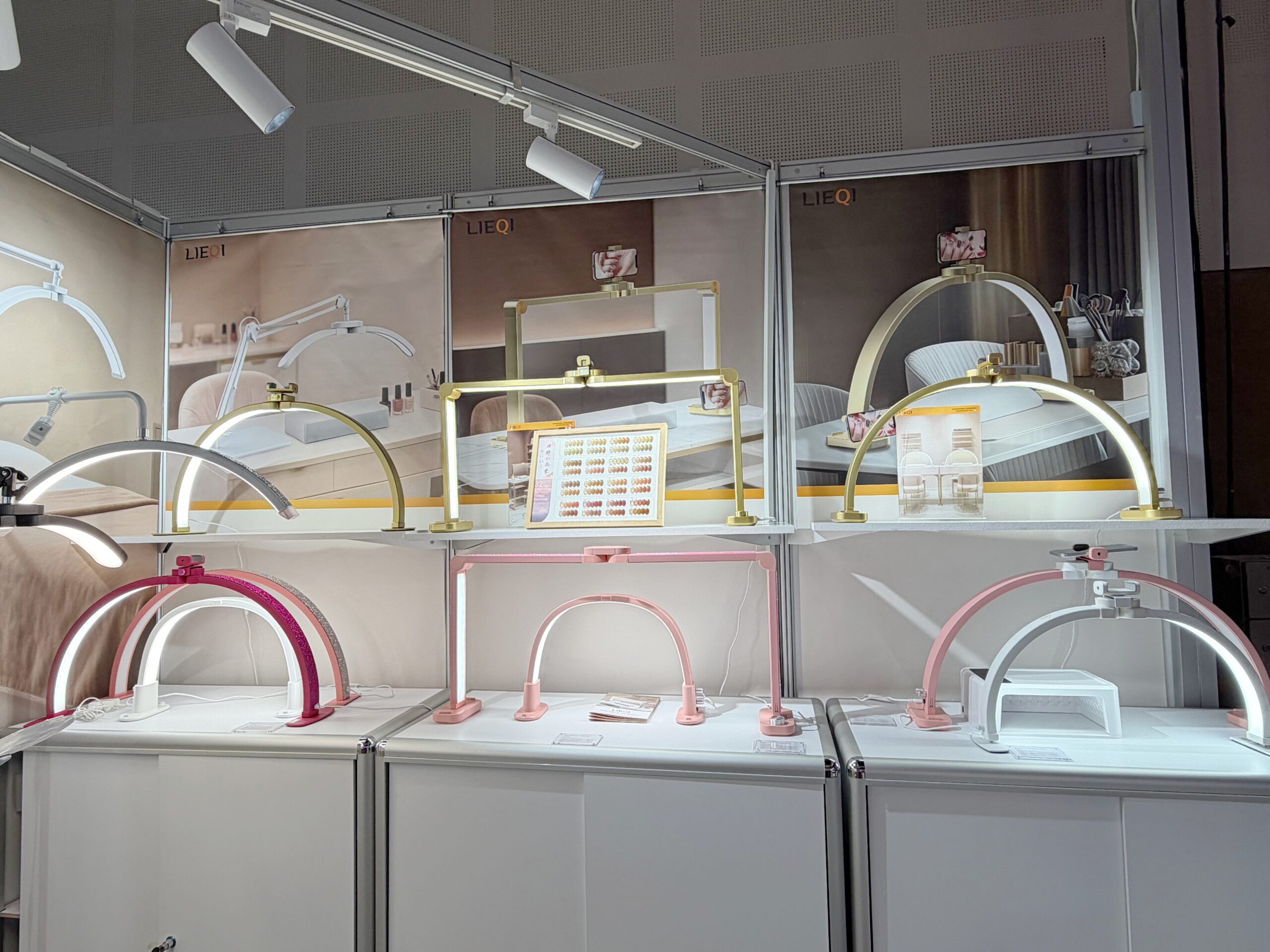 LIEQI beauty lighting products at Dubai booth