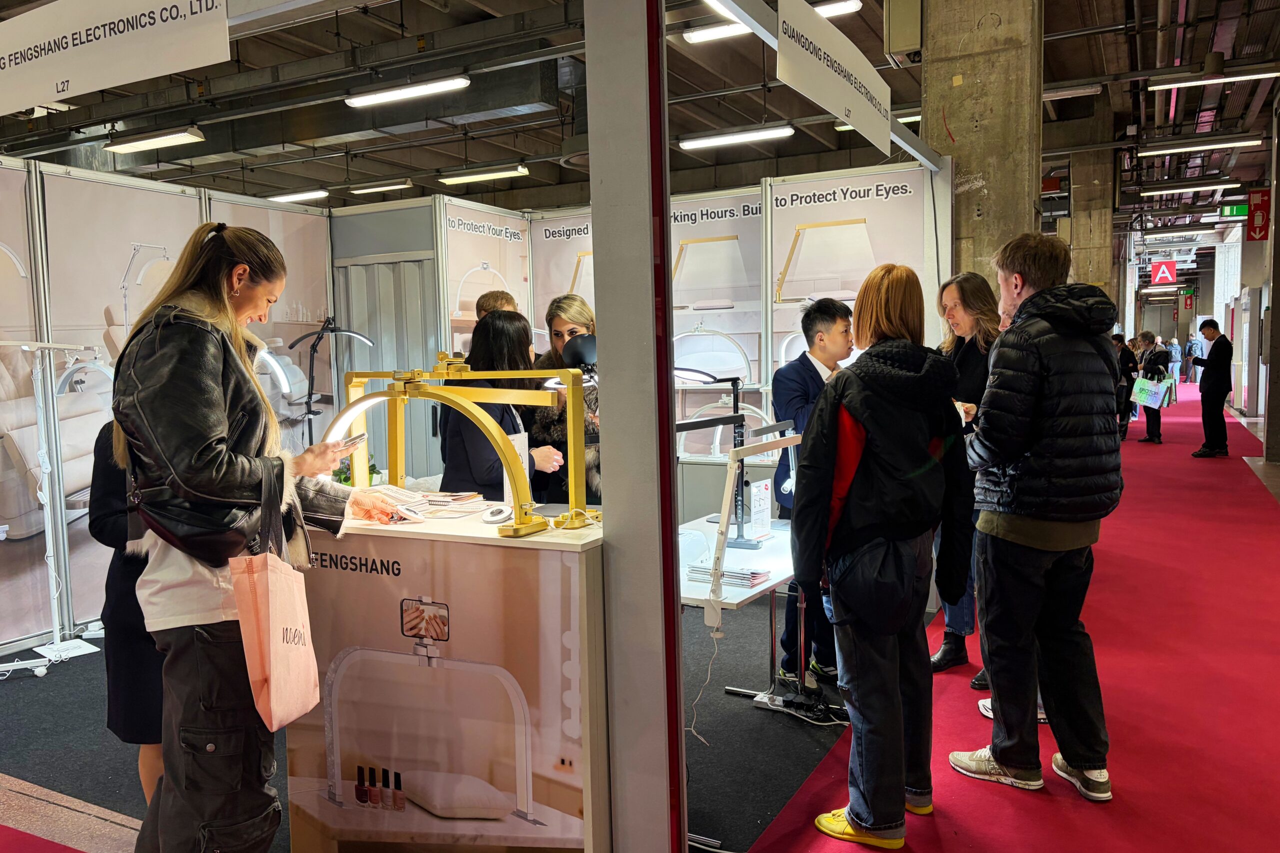 Customers discussing products at the LIEQI booth during Cosmoprof Bologna